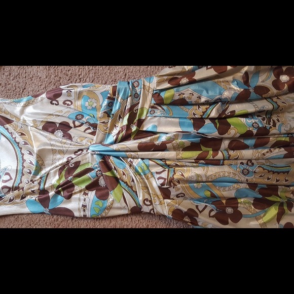 Dress - Picture 3 of 3